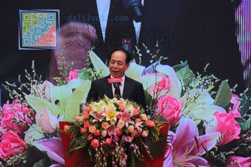 堅(jiān)美鋁業(yè)集團(tuán)董事長(zhǎng)曹湛斌 堅(jiān)美鋁業(yè)集團(tuán)董事長(zhǎng)曹湛斌發(fā)表講話