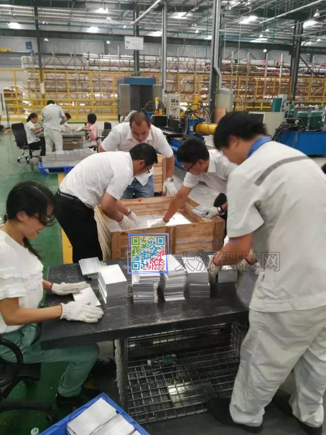 豪美鋁業(yè)汽車輕量化產(chǎn)品清點、包裝