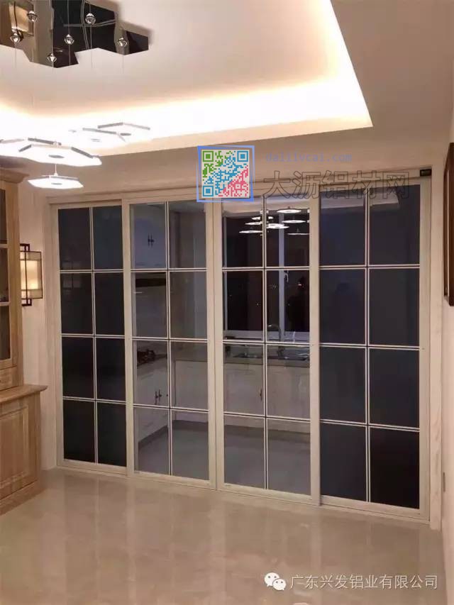 14722005385306.jpg 興發(fā)鋁業(yè)推拉門窗在家居中的應用