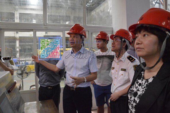 “南海區(qū)出口鋁型材質(zhì)量安全示范區(qū)”建設(shè)政策宣貫會人員參觀華昌鋁材工廠