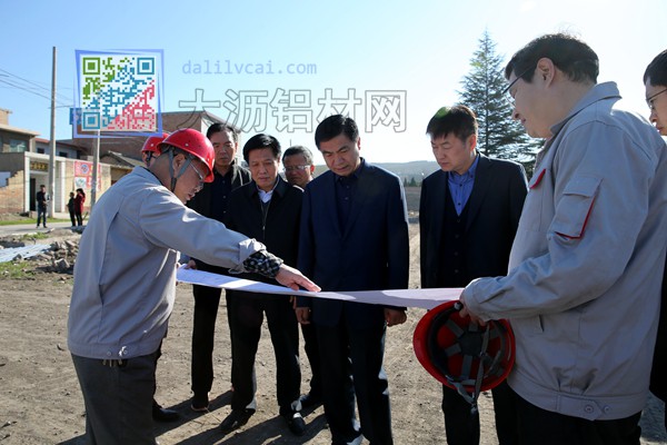銅川市委常委、副市長何尚民深入美鑫西北耐物流園和30萬噸鋁鎂合金項目工地調研