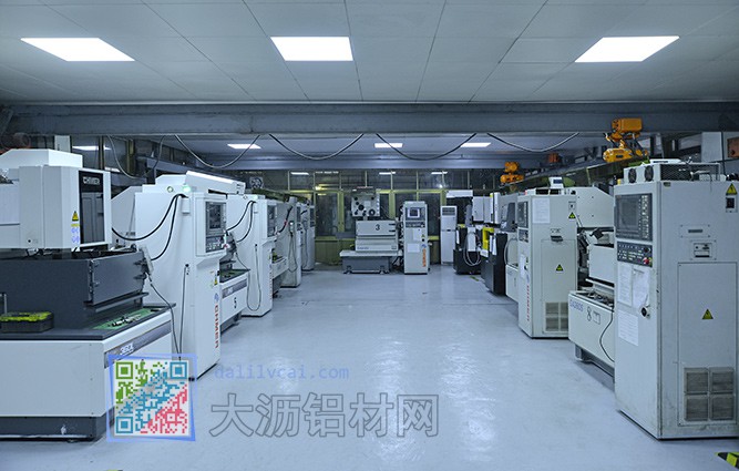 興順模具生產(chǎn)車間
