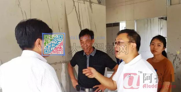 54名政府要員組成的超級國際參訪團(tuán)參觀金蘭集團(tuán)鋁材生產(chǎn)車間