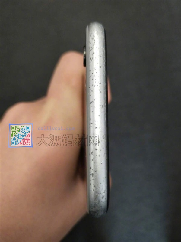 陽極氧化工藝后的蘋果iphone 6手機(jī)被自然氧化3
