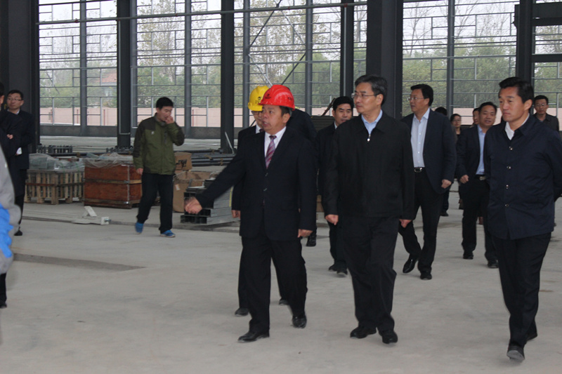 徐州市朱民市長(zhǎng)蒞臨江蘇華昌鋁廠生產(chǎn)車間參觀