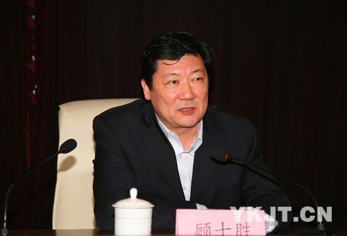 兗礦集團(tuán)公司黨委常委、工會(huì)主席、職工董事顧士勝出席評(píng)價(jià)會(huì)