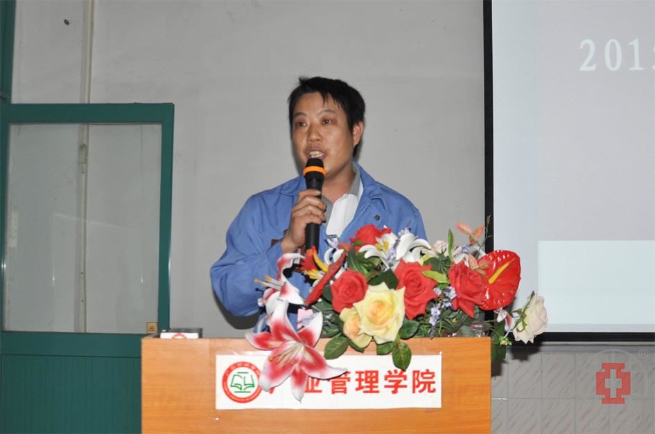 廣亞鋁業(yè)優(yōu)秀學(xué)員代表、擠壓車間魯保亮發(fā)言