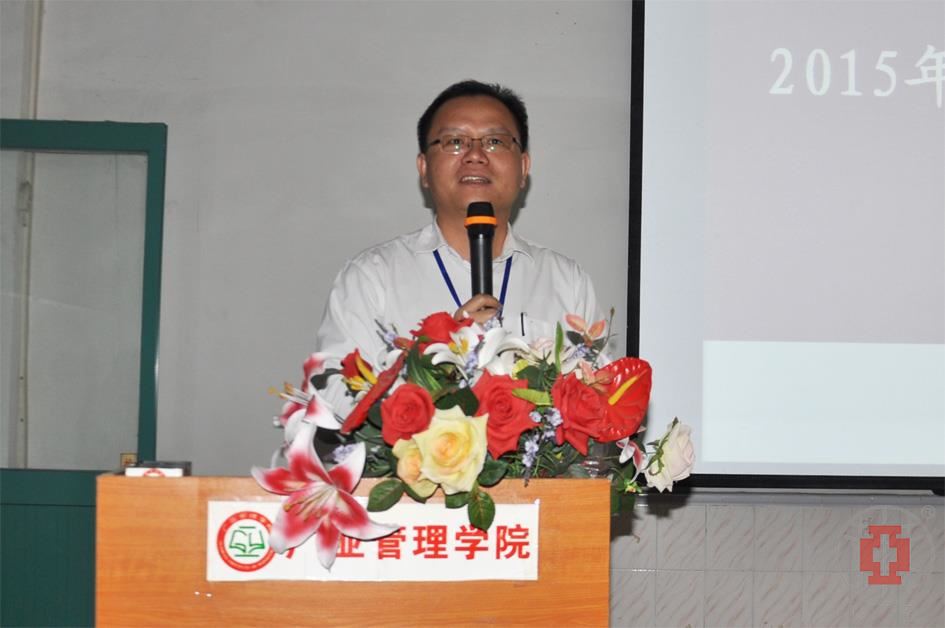 廣亞鋁業(yè)人事行政中心程小敬總監(jiān)為訓(xùn)練營活動作總結(jié)