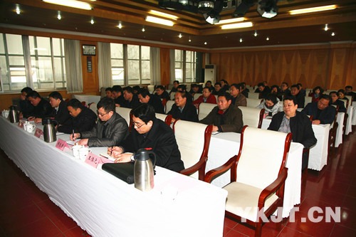 兗礦集團(tuán)公司黨風(fēng)廉政檢查考核組到電鋁公司檢查開會(huì)現(xiàn)場(chǎng)