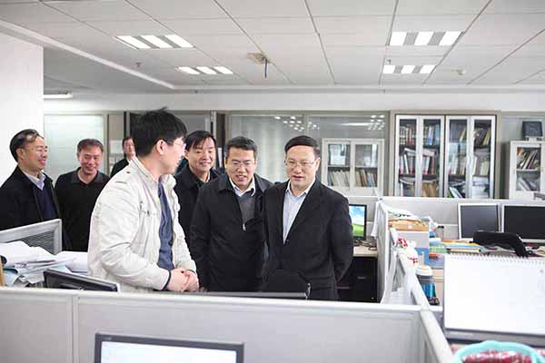 余德輝在沈陽(yáng)鋁鎂設(shè)計(jì)研究院有限公司調(diào)研