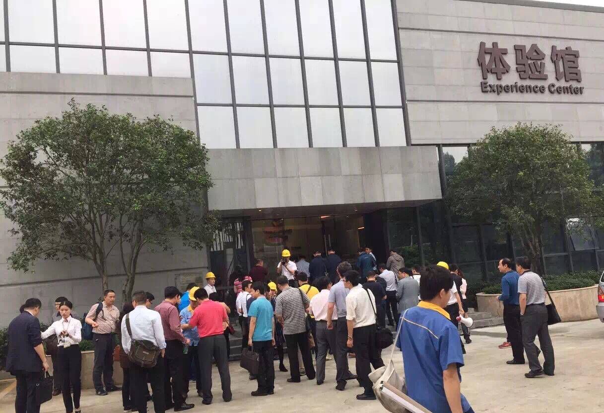 吉林高校、南海行政企事業(yè)單位領(lǐng)導(dǎo)參觀華昌鋁型材體驗(yàn)館