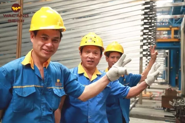 偉昌鋁材生產一線工人