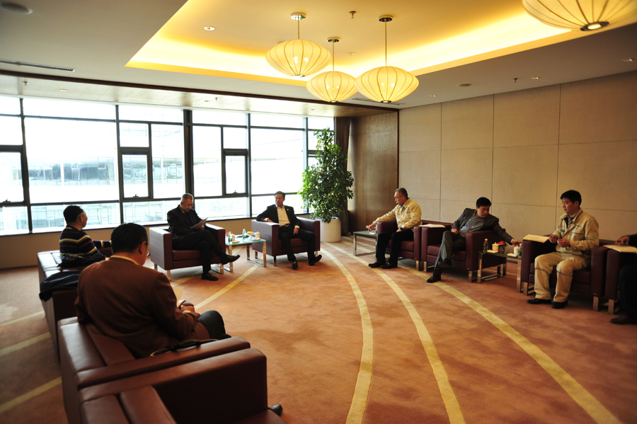 解放軍海軍航空工程學院副院長到訪叢林集團洽談戰(zhàn)略合作