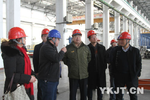 中國國防工業(yè)企業(yè)協(xié)會到輕合金公司生產(chǎn)車間調(diào)研