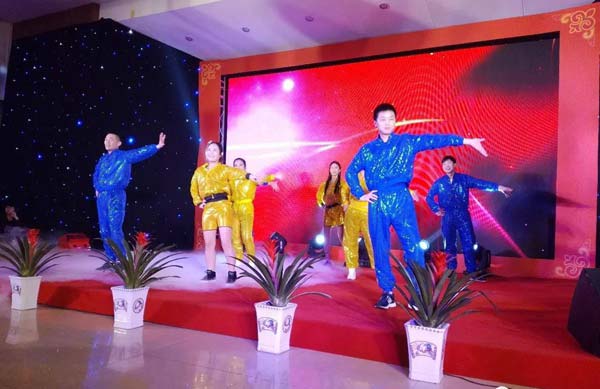 明泰鋁業(yè)2016年年會(huì)暨總結(jié)表彰大會(huì)順利召開